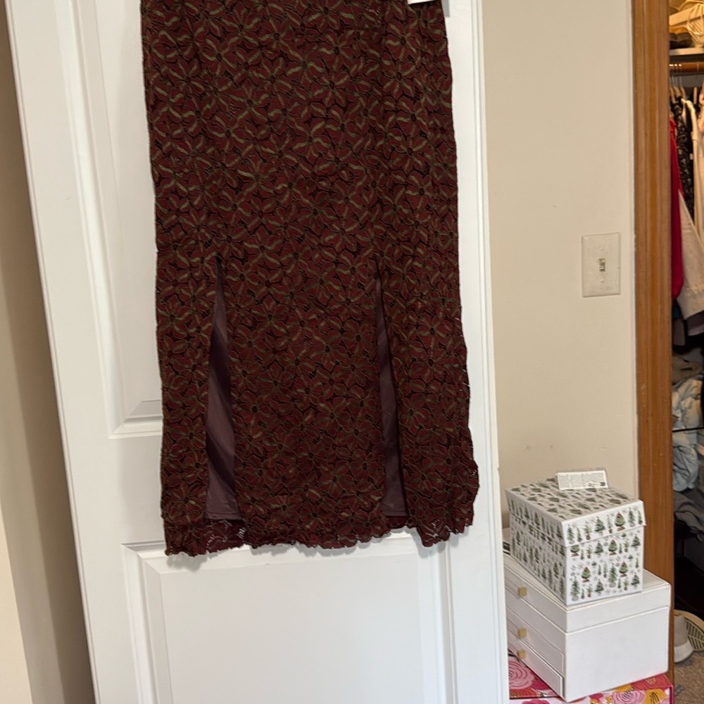 Red Knee-Length Pencil Skirt with Slit